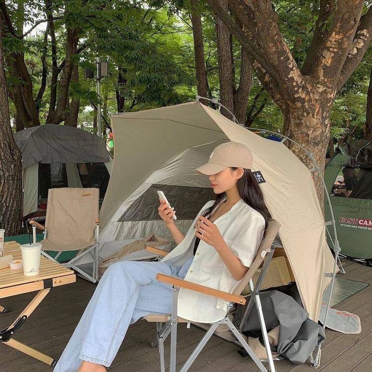 Camping Korean Style, Camping Ootd Summer, Glamping Outfits For Women Summer, Korean Camping Aesthetic, Picnic Outfit Korean, River Outfits Summer, Glamping Outfits For Women, Camping Outfits Aesthetic, Korean Camping