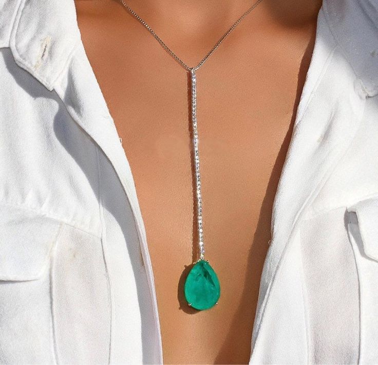 Every Day Necklace, Inexpensive Jewelry, Necklace Emerald, Necklace Luxury, Colombian Emeralds, Emerald Necklace, Bluish Green, Royal Jewelry, Emerald Jewelry