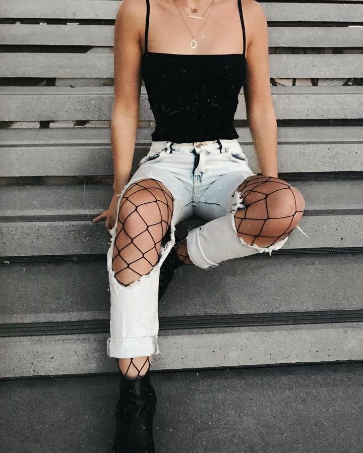 pinterest: @mylittlejourney | tumblr: @toxicangel | twitter: @stef_giordano | ig: @stefgphotography How To Wear Fishnet Tights, Look Grunge, Instagram Baddie, Ripped Boyfriend Jeans, 90's Fashion, Grunge Look, Fishnet Tights, Outfit Trends, Fishnet Stockings