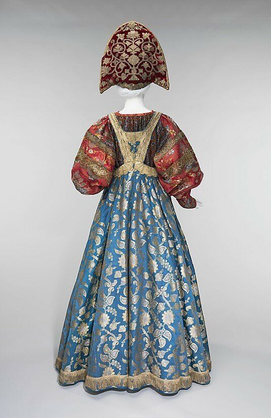 Русская красота в американском музее: alionushka1 — ЖЖ Russian Dress, Russian Clothing, Folk Clothing, Brooklyn Museum, Russian Culture, Russian Folk, Folk Dresses, Costume Collection, Antique Clothing