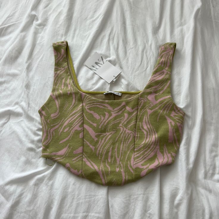 Zara Corset Style Top Size: Large Color: Brand: Zara Condition: Nwt Details: - Doesn’t Have Bone But Gives Off Corset Look - Trendy - So Cute Extras : - I Ship Same/ Next Day - Open To Reasonable Offers Zara Fitted Green Crop Top, Chic Green Crop Top By Zara, Chic Green Zara Crop Top, Fitted Green Floral Print Crop Top, Corset Looks, Corset Style Tops, Corset Style, Zara Tops, Zara