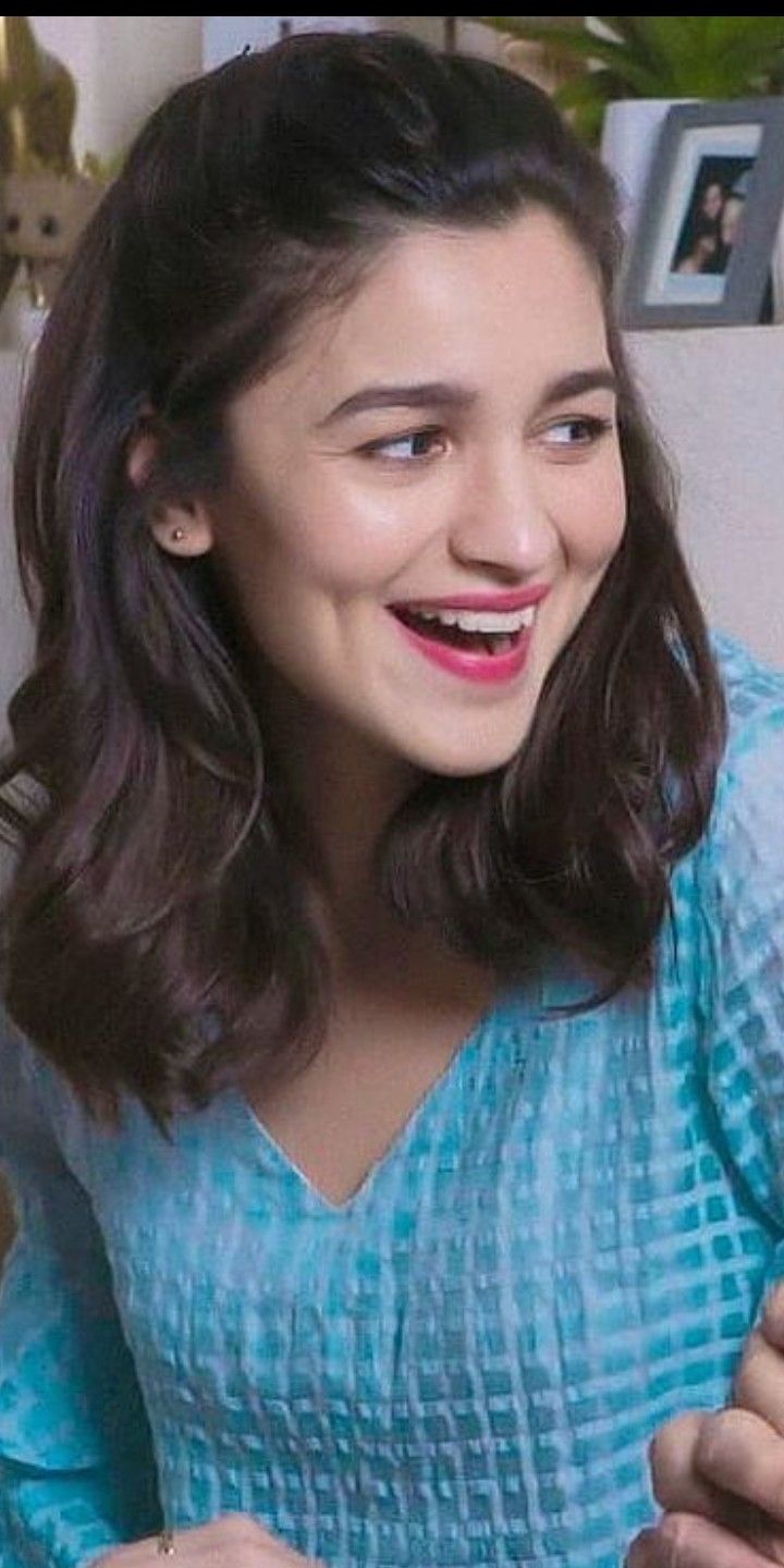 Alia Hairstyles, Alia Bhatt Haircut, Indian Short Haircut, Alia Bhatt Hair, Aaliya Bhatt, Alia Bhatt Hairstyles, Indian Hair Cuts, Nails And Hair, Average Face