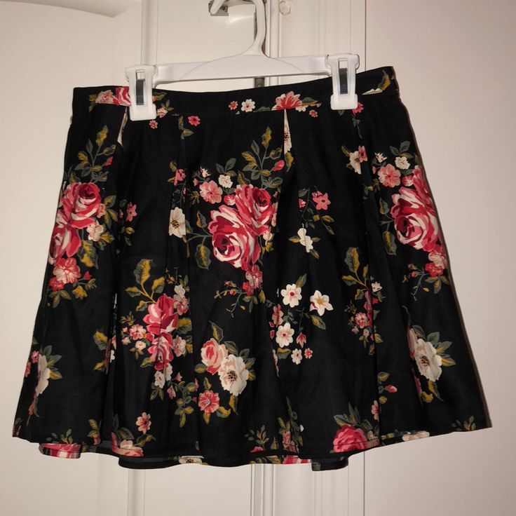 Forever 21 Black Skirt With Floral Designs. Brand New And Never Been Worn Black Floral Print Mini Skirt, Forever 21 Black Lined Mini Skirt, Forever 21 Black Summer Skort, Trendy Black Floral Print Skirt, Forever 21 Black Mini Skirt, Skirts Floral, Forever 21 Skirts, Black Skirt, Floral Designs