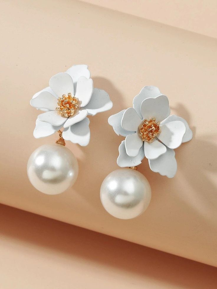 Bridal and bridesmaids pearl and white layered flowerhead fashion earrings. Wedding pearl drop stud earrings.Sweet and tender white flowerhead has a larger round shaped pearl attached to it. The elegant studs add an extra feminine touch to your simple yet elegant look. Versatile and chic, the earrings will be a nice addition to a bridal outfit or suitable for any special occasion. DIMENSIONS: about 1.7"L x 0.9"WMATERIALS: Metal, faux pearlsCLOSURE: Ear studs White Flower Earrings, Pearl Bridesmaid Jewelry, Earrings Shein, Beach Jewelry Boho, White Flower Earring, Bridal Jewelry Necklace, Bridesmaid Pearls, Pearl Jewelry Wedding, Floral Studs