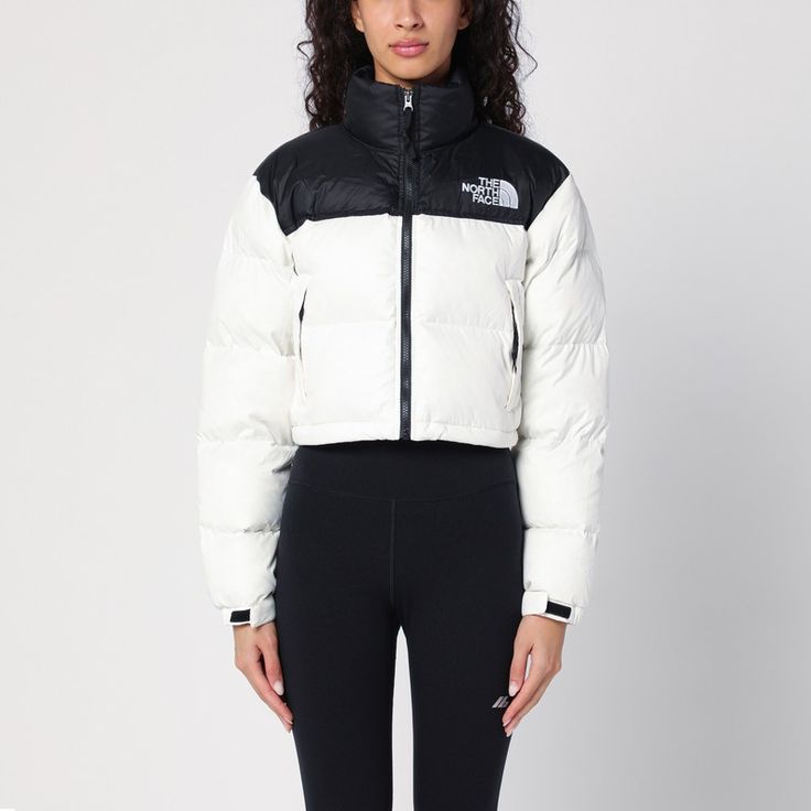 White nylon cropped down jacket from The North Face, featuring a high collar, a zip front fastening, an embroidered logo on the chest and back, two front zipped pockets and a drawstring at the bottom. Sporty The North Face Puffer Jacket, White Streetwear Outerwear With Padded Collar, Sporty Cropped Outerwear With Zipper Closure, Casual White Nylon Puffer Jacket, White Hooded Puffer Jacket Functional, White Puffer Jacket With Zipper For Outdoor, White Outdoor Puffer Jacket With Zipper Closure, Functional White Outerwear With Zipper Closure, Sporty White The North Face Outerwear