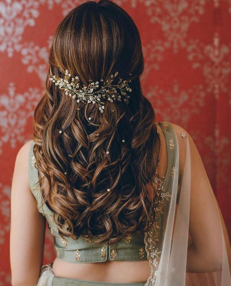 Hairdo For Engagement The Bride, Long Hairstyles For Marriage Function, Hairstyles For Long Hair For Marriage, Hairstyle For Reception Lehenga, Open Hairstyles For Engagement Indian, Hairstyles For Short Hair Engagement, Hair Styles Reception, Indian Marriage Hairstyle, Hairstyles For Long Hair For Wedding Function