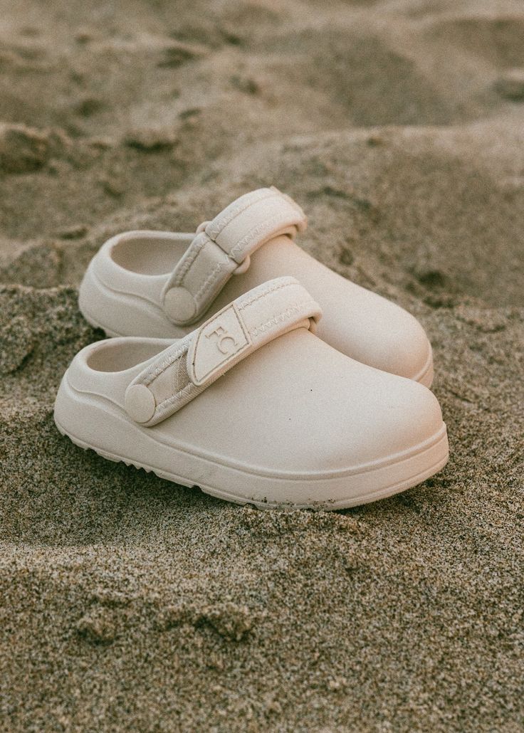 Rubber Clogs Comfortable Waterproof Beach Clogs, White Slip-resistant Slide Clogs, Durable Closed Toe Comfortable Clogs, Waterproof White Clogs With Round Toe, White Waterproof Clogs With Round Toe, White Waterproof Slip-on Clogs, Fostered Collection, Fc Logo, Rubber Clogs