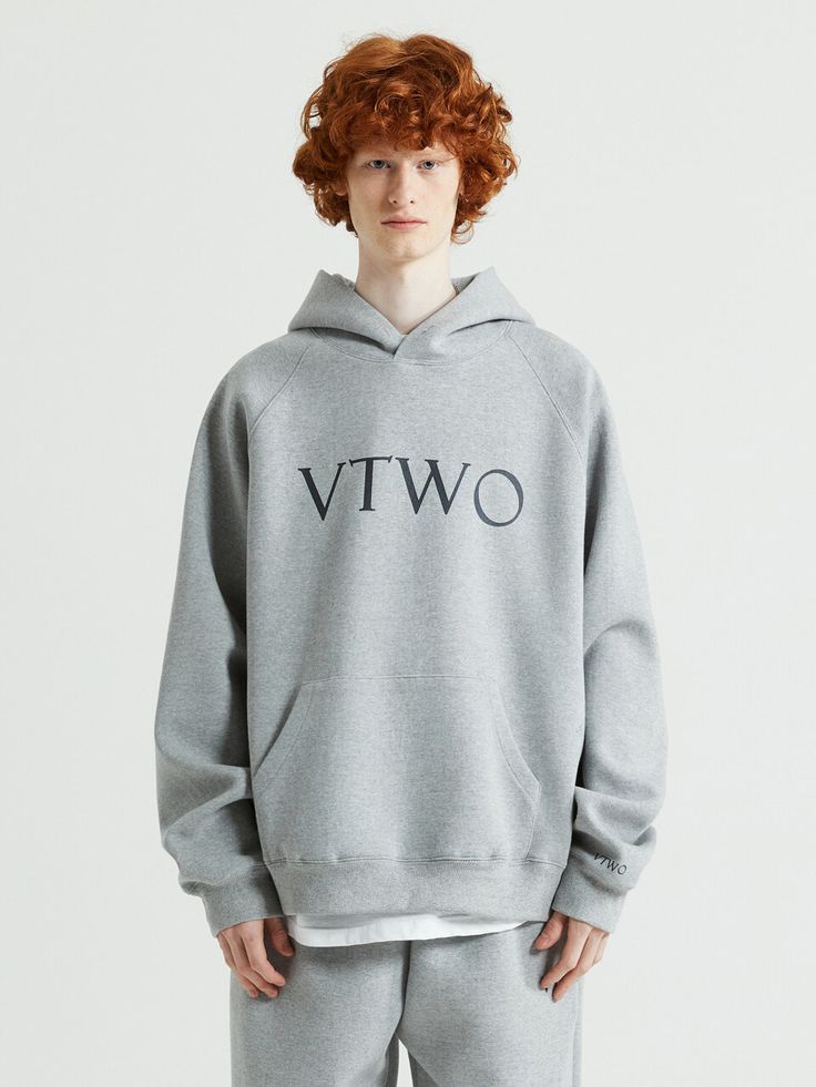 Editor's NotesV2's hoodie is featuring overfit silhouette and is made of 100% cotton material.- Oversize fit- Pullover closure- Logo on the front- Raglan sleeve- Versatile itemMeasurements(in.)M/L- Shoulder: Raglan- Chest: 27.16 / 27.95 in.- Armhole: 16.14 / 16.53 in.- Sleeve: 34.05 / 34.64 in.- Hem: 22.83 / 23.62 in.- Total length: 24.60 / 25.19 in.Model infoMan - Height: 6'10 Fitting size LWoman - Height: 5'67 Fitting size MComposition & Care- 100% Cotton- Please check the care labelD Gray Relaxed Fit Hoodie With Logo Print, Oversized Gray Hoodie With Logo Print, Fit Logo, Hoodie Top, Raglan Sleeve, Oversized Fits, Cotton Material, Top Outfits, Mens Outfits