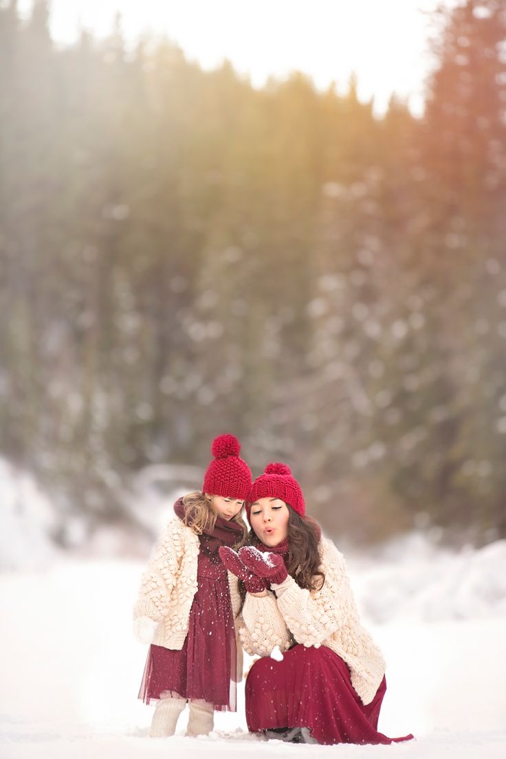 Mom And Daughter Snow Pictures, Winter Photoshoot Mom And Son, Winter Mom And Daughter Photos, Winter Mother Daughter Photoshoot, Mom And Daughter Winter Photoshoot, Mommy And Me Photo Shoot Winter, Kids Winter Photoshoot, Single Mom Christmas Pictures, Mom And Daughter Christmas Photoshoot