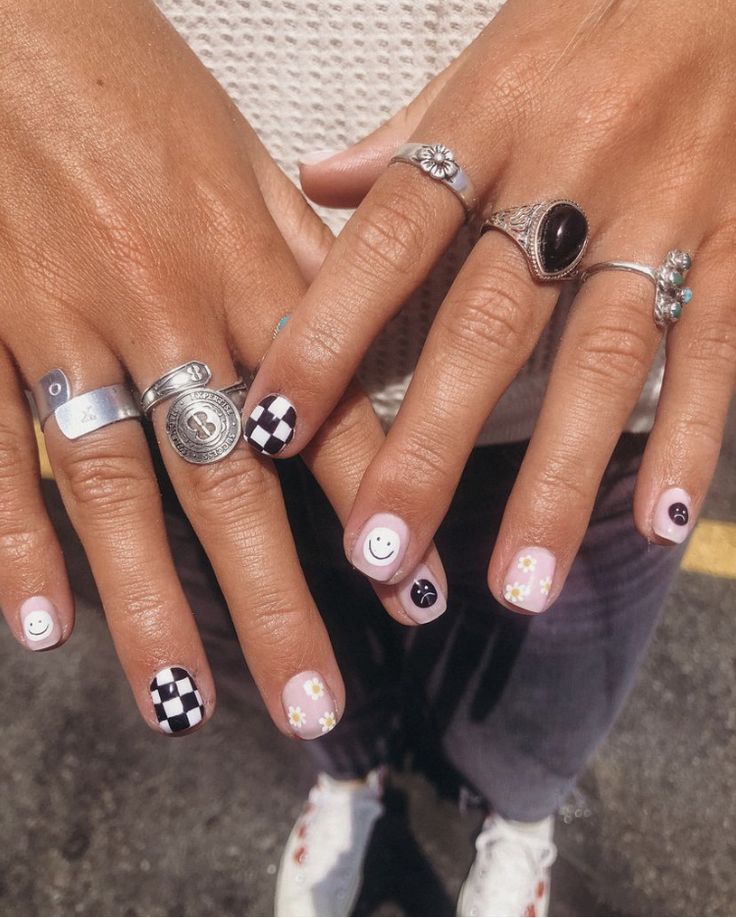 Checkered Nail Designs Short, Short Nail Designs Checkered, Checkered Short Nails, Teen Nail Art, Nails Art Tutorial, Boring Nails, Checkered Nails, Teen Nails, Mens Nails