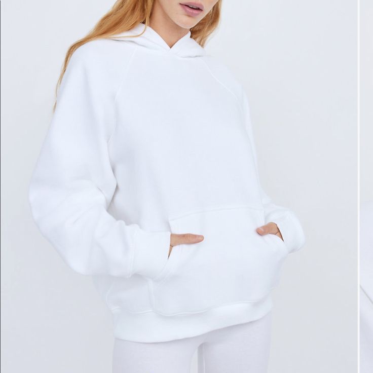 White Aritzia Tna Mega Hoodie, Super Comfortable. Size 1 White Relaxed Fit Long Sleeve Hoodie, White Long Sleeve Relaxed Fit Hoodie, White Sporty Sweats With Kangaroo Pocket, White Drawstring Hood Sweats For Winter, White Hoodie With Ribbed Cuffs, White Hooded Sweater With Drawstring, White Athleisure Sweats With Kangaroo Pocket, White Long Sleeve Hoodie For Loungewear, White Relaxed Fit Hooded Sweatshirt