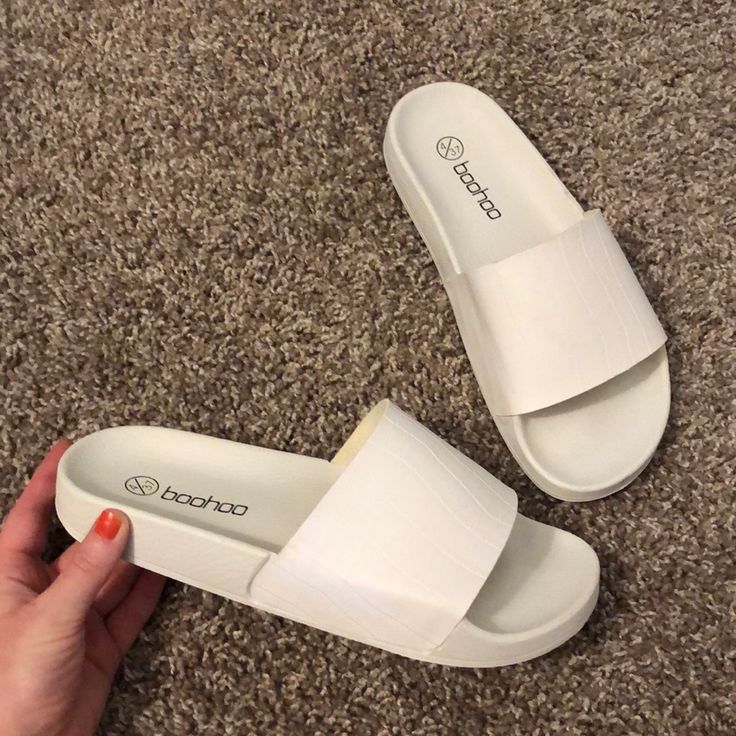 Never Worn Trendy Open Toe Slides With Textured Sole, Trendy Slip-on Sandals With Textured Sole, Trendy Closed Toe Synthetic Slides, Trendy Open Toe Sandals With Textured Sole, White Sandals With Textured Sole For Summer, Trendy Flat Sandals With Textured Sole, White Textured Sole Sandals For Vacation, Trendy Slip-on Sandals With Textured Footbed, Open Toe Synthetic Slides For Day Out