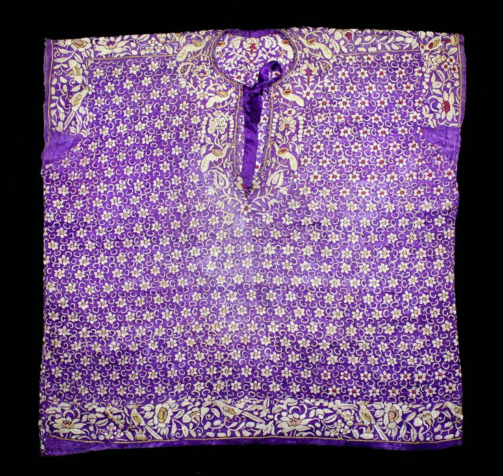 Parsi Jhabla or Jhablo (Blouse) From Surat Gujarat India. The 'four over, under one satin weave is embroidered with Brids and Flowers Jaal design.This kind of Jhabla's were embroidered by Chinese artisans in the town of Surat in Gujarat for the Parsi women of that region.The Parsi's are a Zoroastrian community in the Indian subcontinent. They are non Muslim Persians that were driven away from Iran when it became Islamic.Its size is 53cmX53cm.(DSL05450). Embroidered Purple Traditional Wear For Ceremonial Use, Ceremonial Embroidered Silk Kurta, Ceremonial Silk Embroidered Kurta, Silk Traditional Wear With Intricate Embroidery For Celebrations, Ceremonial Purple Silk Traditional Wear, Ceremonial Silk Traditional Wear With Intricate Embroidery, Ceremonial Silk Kurta For Festivals, Ceremonial Silk Traditional Wear With Embroidery, Embroidered Purple Blouse Piece For Celebration