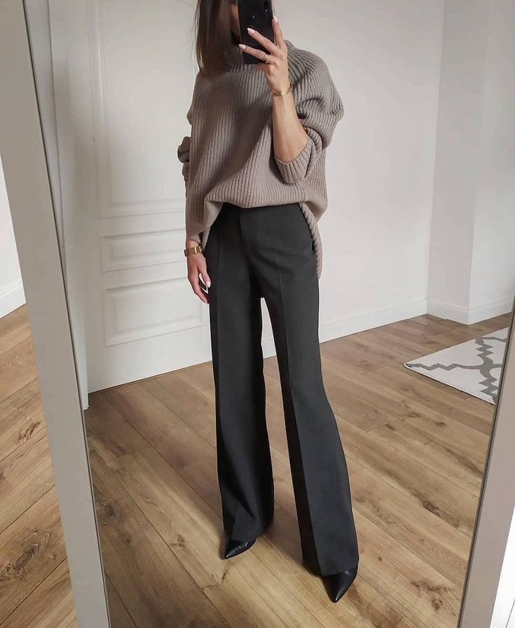 Chic Work Clothes, Winter Women Office Fashion, Work Classy Outfits Women, Work Outfit For Winter, Women’s Business Outfits Winter, Women’s Winter Office Outfits, Work Fashion Winter, Women’s Winter Business Casual, Classy Fashion Outfits Women