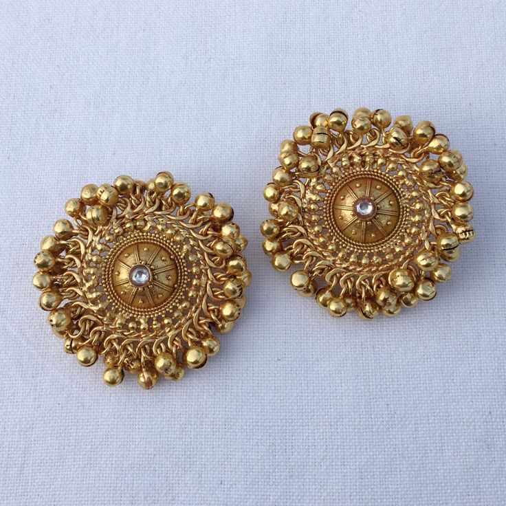 22k Gold Big India Stud Earring features Ghungroo and Kundan, reminiscent of Amrapali's iconic designs. These Jadau statement earrings exude designer elegance, ideal for premium weddings. Inspired by antique Bollywood jewelry, they are a glamorous addition to any bridal ensemble, promising timeless allure and cultural richness. *𝐏𝐑𝐎𝐃𝐔𝐂𝐓 𝐃𝐄𝐓𝐀𝐈𝐋* * Material: Brass * Plating:   Gold Plated *DIMENSIONS * * Earrings:    Weight: 22 gm each, Length: 1.7Inches, Width: 1.7 Inches *𝐃𝐈𝐒𝐂𝐋 Gold Studs Earrings Indian Round Big, Gold Big Stud Earrings Indian, Chunky Indian Earrings, Ghungroo Earrings, Gold Brass Meenakari Bridal Earrings, Amrapali Jewellery, Gold Meenakari Brass Earrings, Kundan Studs, 22k Gold Earrings