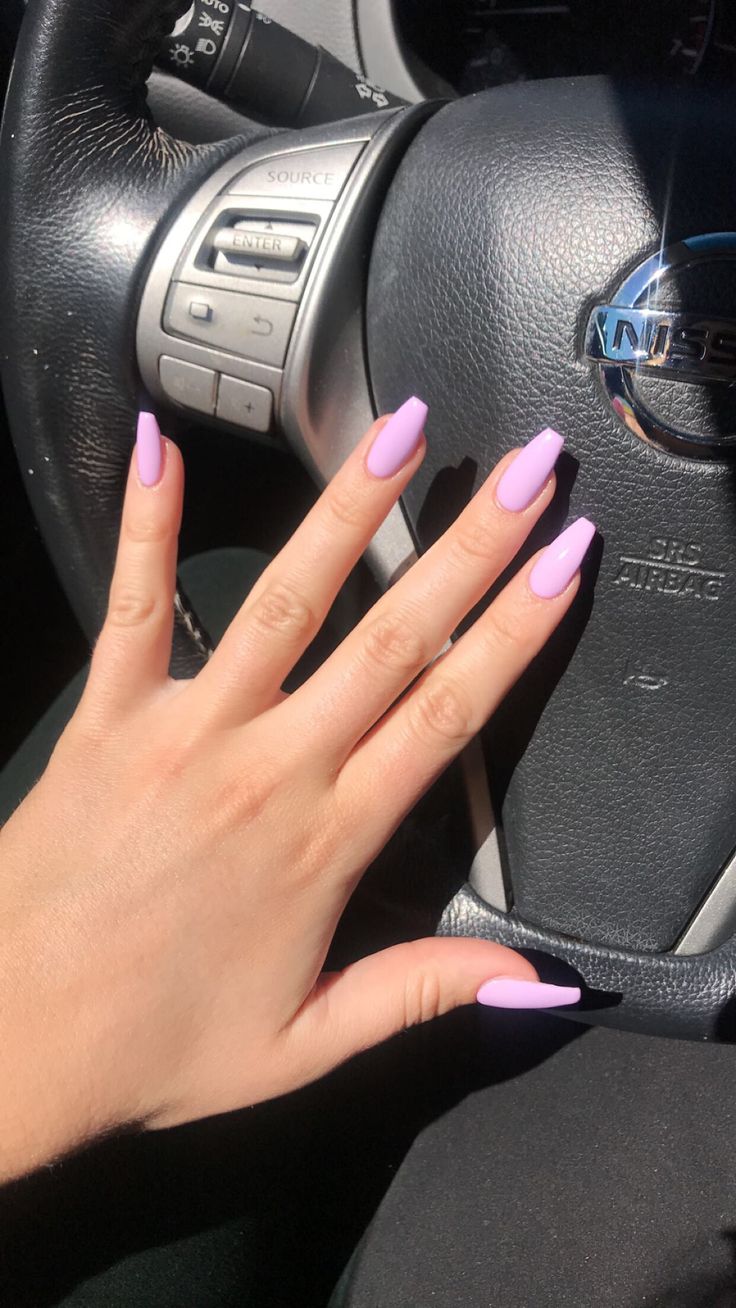 Lilac Coffin Nail Ideas, Coffin Lilac Nails, Lavender Nails Acrylic Coffin, Lilac Coffin Acrylic Nails, Lavender Coffin Nail Ideas, Bright Lavender Nails, Light Purple Nails With Design, Lavender Pink Nails, Lavender Acrylic Nails Coffin