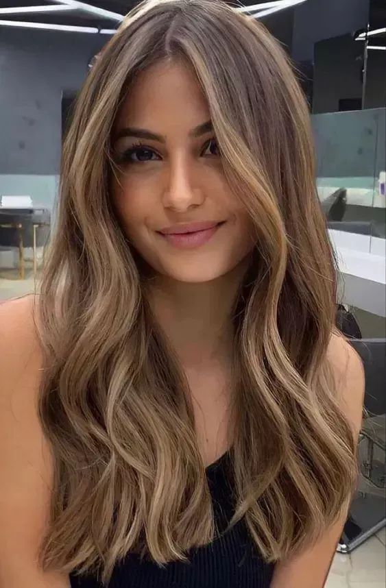 10 Mèches Pour Cheveux Bruns Pour Nous Rajeunir- #Bruns #cheveux #Mèches #Nous #pour #Rajeunir Check more at https://howcandothis.com/hairstyleideas/10-meches-pour-cheveux-bruns-pour-nous-rajeunir/ Light Brunette Hair, Honey Brown Hair, Brown Hair Looks, Brown Hair Inspo, Brunette Hair With Highlights, Brown Hair With Blonde Highlights, Brunette Balayage Hair, Brown Hair Balayage, Blonde Hair Inspiration