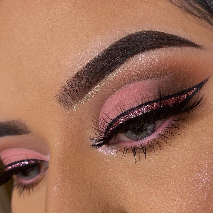 Prom Glam Makeup Pink, Light Pink And Purple Makeup Looks, Black Pink Makeup Looks, Pink Baddie Makeup Looks, Makeup To Go With Pink Dress, Light Pink And Black Makeup, Light Pink Makeup Looks Full Face, Baby Pink Eyeshadow Looks, Nude Pink Makeup Looks