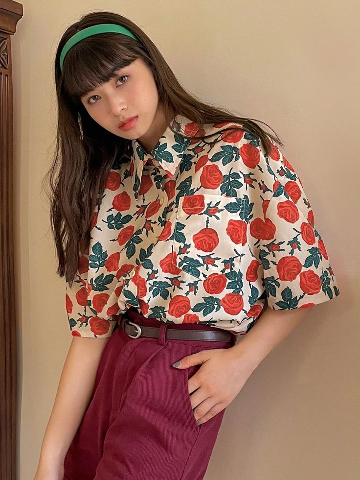 Floral Button Up Shirt Outfit, Shirt Outfit Winter, Button Up Shirt Outfit, Modern Chic Fashion, Floral Button Up Shirt, Floral Button Up, Women Blouses, Button Front Shirt, Button Up Shirt