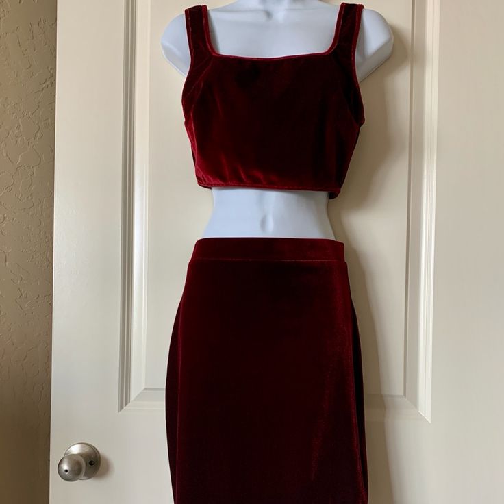 Nwot; Color: Red Wine Holiday Fitted Mini Skirt, Elegant Red Holiday Skirt, Burgundy Fitted Mini Skirt For Party, Fitted Burgundy Mini Skirt For Party, Red Skirt For Winter Holiday, Red Winter Holiday Skirt, Fitted Skirt For Winter Holidays, Fitted Holiday Skirt, Fitted Red Skirt For Holiday