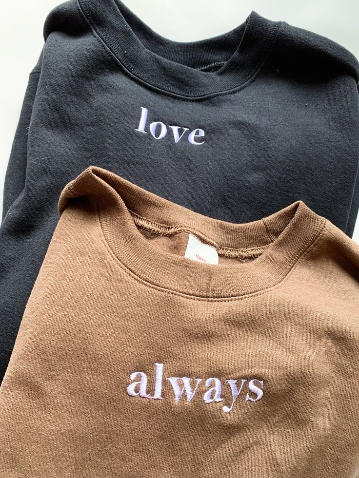 Couples Hoodies Ideas, Couple Tshirt Design, Hippie Clothes Aesthetic, Fashion Installation, Matching Hoodies For Couples, Matching Hoodies, Outfit Styles, Stylish Hoodies, Matching Sweaters