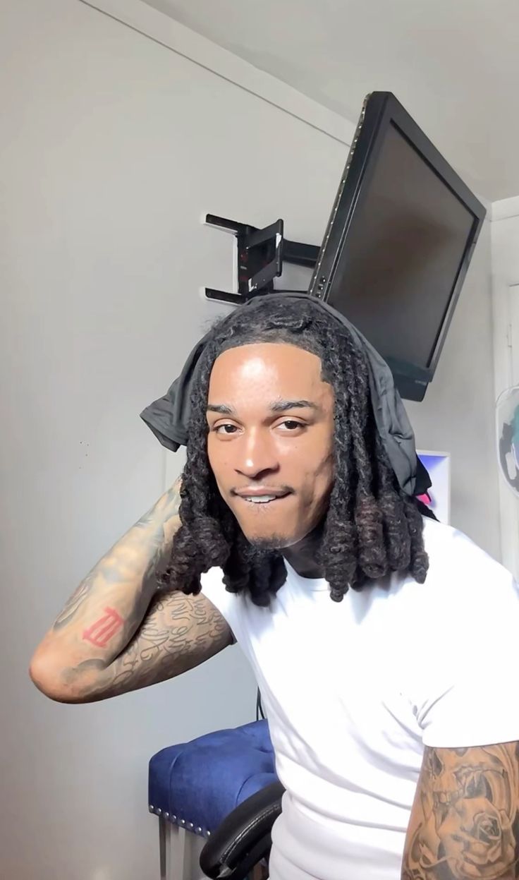 Handsome Dreadheads, Light Skin Dreadhead, Black Men Dreads, Fine Dread Heads, Dreadheads Men Black, Fine Dreadheads, Short Dreadlocks Styles, Dreadlocks Men, Dread Hairstyles For Men