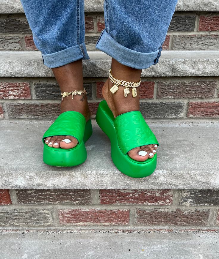 These sandals are perfect for all-day wear. They're the perfect mix of comfort and style (for most). Platform Sandal Open Toe Monogrammed True to Size for Most Green Platform, Shoe Inspo, Platform Slides, Beautiful Shoes, Xmas Gifts, Slide Sandals, Platform Sandals, Anklets, Me Too Shoes