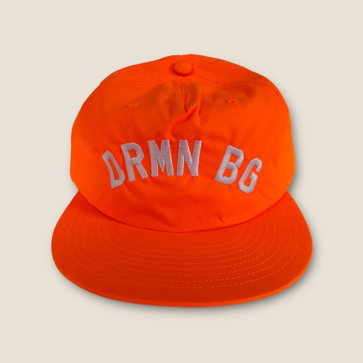 "Mid profile - unstructured snapback Light weight 100% recycled nylon Single panel at front, quick dry fabric, plastic snapback, tonal under-peak lining One size fits all High visibility safety garment"