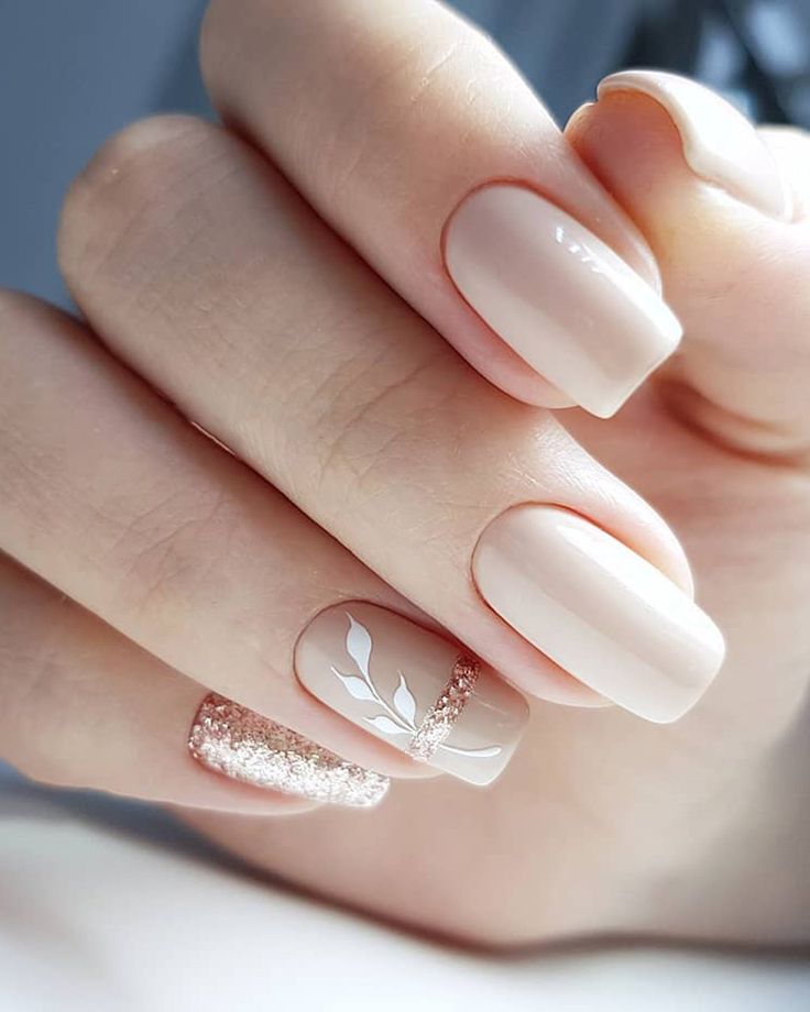 Cute Nail Design Ideas For Stylish Brides ★ nail design wedding nude beige with leaves and glitter gira.nails Ongles Beiges, Fall Wedding Nails, Membentuk Alis, Wedding Nail Art Design, Square Nail Designs, Valentine Nails, Fall Nail Art Designs, Nail Art Wedding, Bride Nails