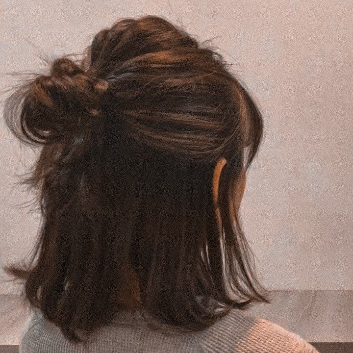 Short Haircut Ponytail, Baileycore Aesthetic, Short Brown Hairstyles, Aesthetic Brown Hair, Aesthetic Brown, Short Brown Hair, Peinados Fáciles Para Cabello Corto, Hair Stylies, Haircuts Straight Hair