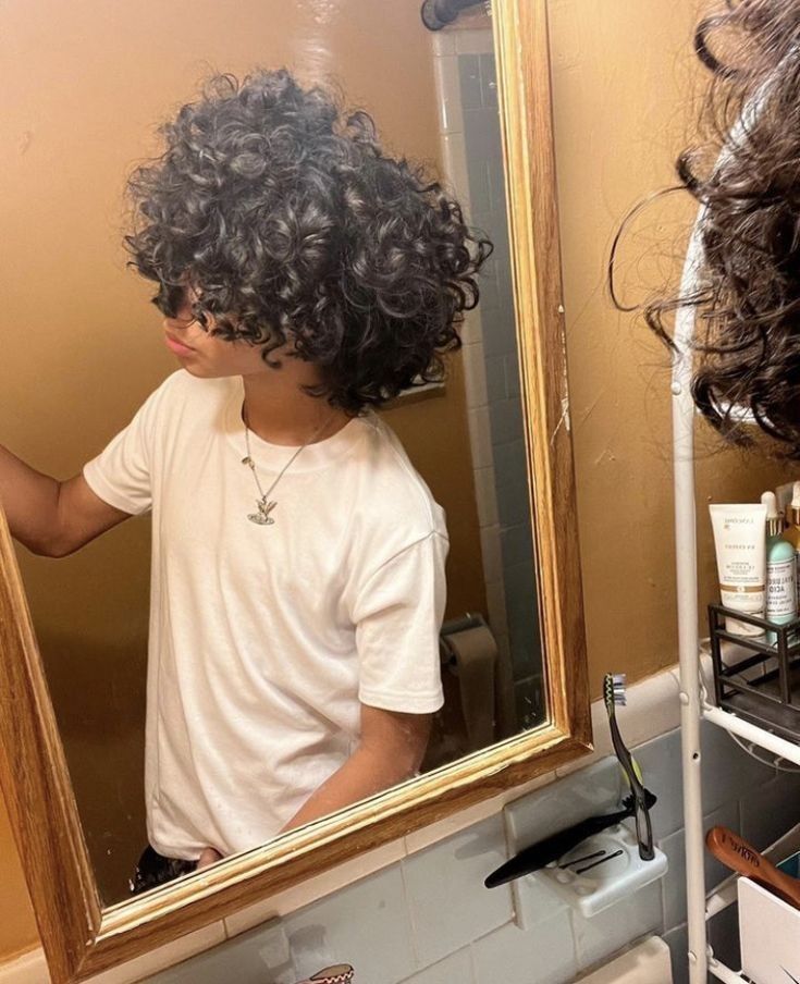 Curly Heads Boys Hispanic, Fluffy Curly Hair, Mexican Hairstyles, Really Curly Hair, Cute Dreads, Light Skin Men, Cute Curly Hairstyles, Boys With Curly Hair, Curly Hair Men