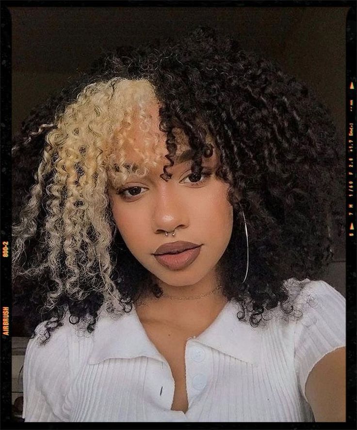 Hair Color Idea - Curly Hair Dyed Bangs, Dyed Curly Hair, Split Dyed Hair, Bangs Hairstyles, Dyed Hair Inspiration, Colored Curly Hair, Dyed Natural Hair, Curly Hair With Bangs, Dye My Hair