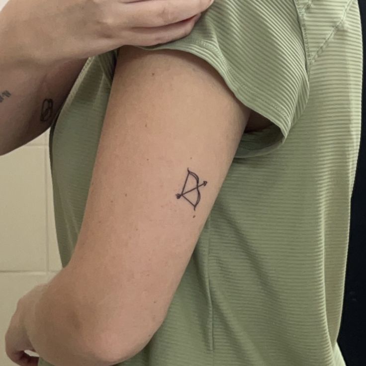 Bow and arrow simple small tattoo on a women’s arm White Arrow Tattoo, Arrow Tattoo Ideas For Women, How And Arrow Tattoo, Tattoo Ideas Different, Small Tattoo Ideas Taylor Swift, Last Kiss Tattoo Taylor Swift, Arrow Tattoo Simple, Nothing New Tattoo, Arrow Tattoo Aesthetic