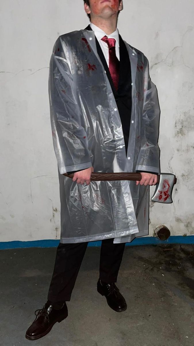 amerycan psycho blood axe outfit halloween costume ideas Patrick Bateman Costume Guy, American Pshyco Costume Boy, Patrick Bateman Costume Men, American Pshyco Fantasia, Halloween Costumes 2023 Ideas, American Phyco Costumes, Men's Halloween Costume Ideas, Halloween Fit Ideas, Guys Costumes Halloween