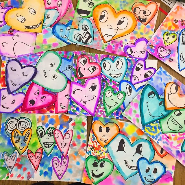 many hearts are drawn on colored paper