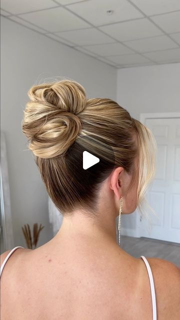 Bridal Updo Elegant, Bun For Wedding Hair, Sleek High Bun Bridal Hair, Updue Hairstyles For Prom, Elegant High Bun Hairstyles Tutorial, Sleek High Updo Wedding, High Bun Up Do, Simple Buns For Long Hair, Bridal High Bun Hairstyles