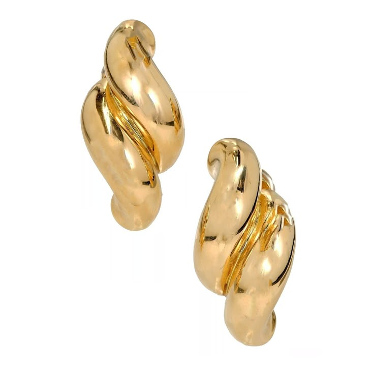 1970's Authentic Tiffany + Co double swirl link 3-D clip post earrings. Made from 18k yellow gold, each earring features a graceful double swirl link design, exuding a sense of fluidity and movement. The clip post closure ensures a secure and comfortable fit. The clips are 14k white gold. Indulge in the classic and timeless beauty of Tiffany & Co. Stamped: Tiffany + Co 18k. Italy 16.8 grams. 33 x 17mm. Please Note, we photograph each item as accurately as possible. However due to monitor/mobile device resolution and calibration, we understand some photos may vary in appearance. If you are not satisfied, we offer a 30-day full money back return policy. Follow us on our 1stDibs storefront to view our weekly new additions and 5 Star Reviews at Peter Suchy Jewelers. Tiffany And Co Diamond, 1970s Jewelry, Jewelry Photography Styling, Tiffany Earrings, Mineral Jewelry, Platinum Earrings, Link Design, Tiffany Jewelry, Gold Clips