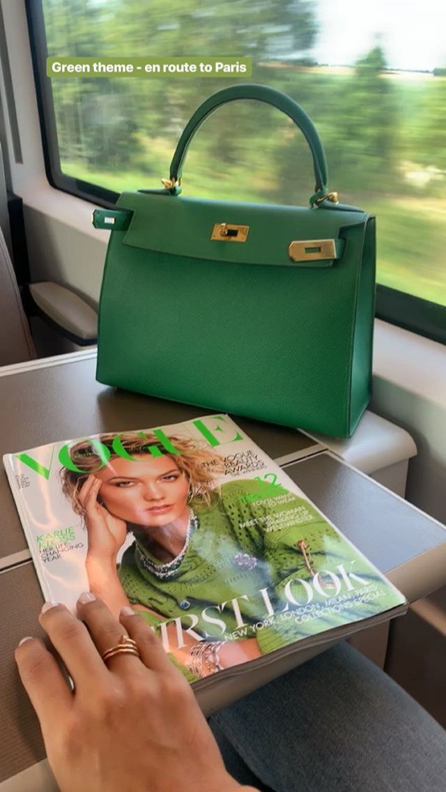 Hermes Kelly bag green Green Kelly Bag, Hermes Kelly Aesthetic, Kelly Green Aesthetic, Old Money Bags, Green Hermes, Basic Bags, Birken Bag, Hermes Aesthetic, Kelly Hermes