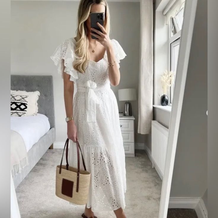 Size M New With Tags Chic Daytime Maxi Dress, Elegant Zara Midi Dress For Garden Party, Chic Daytime Maxi Length Dresses, Elegant Ruffled Midi Dress For Daytime, Chic Ruffled Maxi Dress For Daytime, Chic Daytime Maxi Dress With Ruffles, Feminine Maxi Dress For Daytime, Zara White Maxi Dress For Garden Party, Chic Daytime Midi Maxi Dress