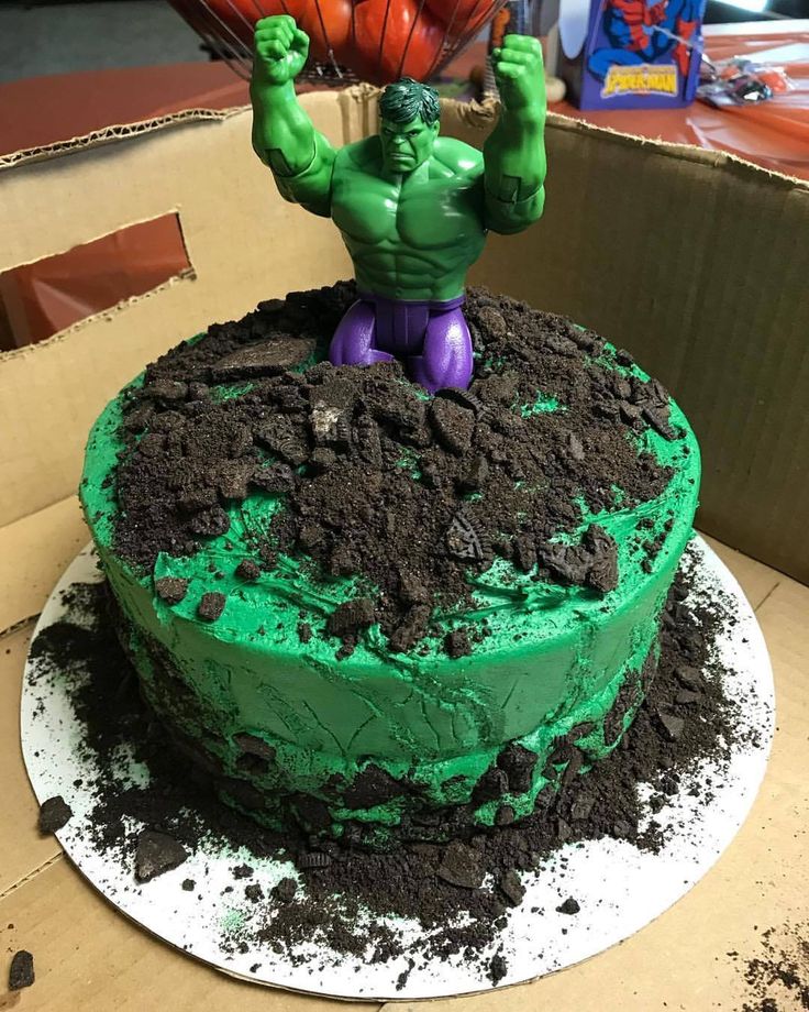 there is a cake that looks like the incredible hulk