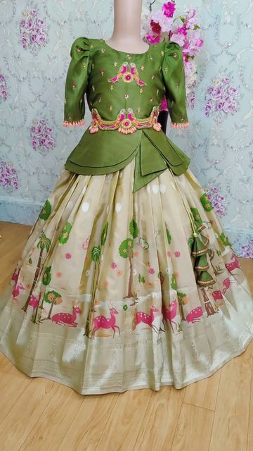 Kids Tops Design Ideas, Baby Lehenga Blouse Designs, Lehenga Design For Kids, Girls Traditional Dresses, Lehanga Models, Langa Designs, Blouse Aari Designs, Kids Western Wear, Half Sari