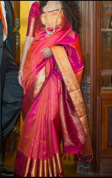 Bridal Sarees South Indian, Indian Bridal Sarees, Saree Bollywood, Modern Saree, Indian Saree Blouses Designs, Indian Silk Sarees, Silk Saree Blouse Designs, Indian Fashion Saree, Designer Saree Blouse Patterns