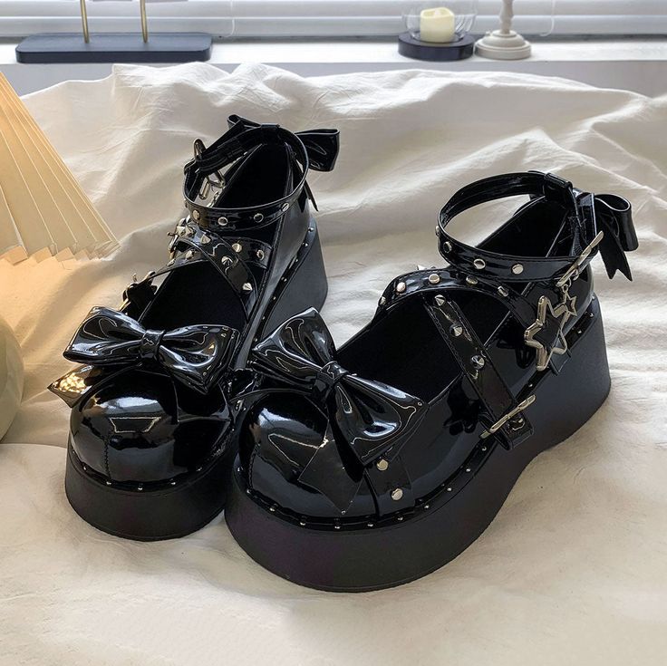 Fabric Material: PuColor: BlackHeels Height: 7cm/2.76" Star Boots, Platform Heels Boots, Black Chunky Heels, Indie Jewelry, Shoes Outfit Fashion, Shoe Inspo, Aesthetic Shoes, Pretty Shoes, Dream Shoes