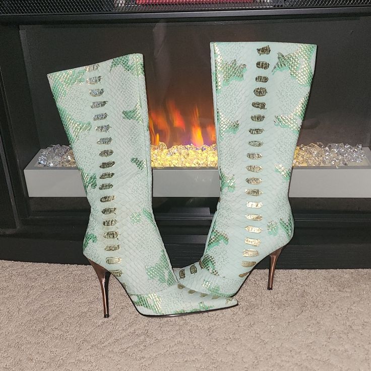 Nib Bronx Snakeskin Boot In Mint Green, Seafoam Green, And Gold. The Boots Come Up To My Knees And They Zip Up On The Inside Of The Leg. The Heel Is 4in And Is A Bronze Color. Everything Some1 Likes These Boots, I Want Too Keep Them. I Tried Them On Again, And They Are Hot Like Green Boots With Reinforced Heel And Fitted Design, Green Fitted Boots With Reinforced Heel, Fitted Green Boots With Reinforced Heel, Fitted Green Boots With Almond Toe, Fitted Green Almond Toe Boots, Light Green Boots, Bronx Shoes, Swedish Clogs, Snakeskin Boots