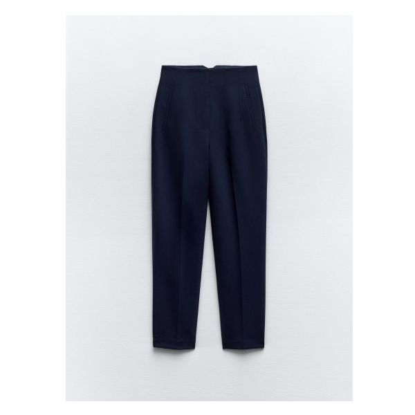 Pants with a high waist and pronounced seams at front and back. Front welt pockets. Front zip, metal hook, and interior button closure. Chic High-waist Jeans For Work, Chic High Waist Jeans For Work, Zara High Rise Jeans For Work, High Rise Bottoms For Workwear, Elegant High Rise Jeans For Work, Chic High-waist Bottoms With Zipper Closure, Zara Straight Leg Pants With Welt Pockets, Chic High Waist Bottoms With Zipper Closure, Classic High Rise Workwear Bottoms