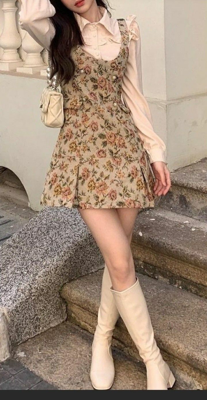 Floral Style Outfit, Fancy Daily Outfits, Aesthetic Clothes Feminine, Cottagecore Feminine Outfits, Floral Academia Outfit, Pastel Feminine Outfits, Whimsical Astethic Outfits, Light Feminine Outfits Casual, 90s Summer Aesthetic Outfits