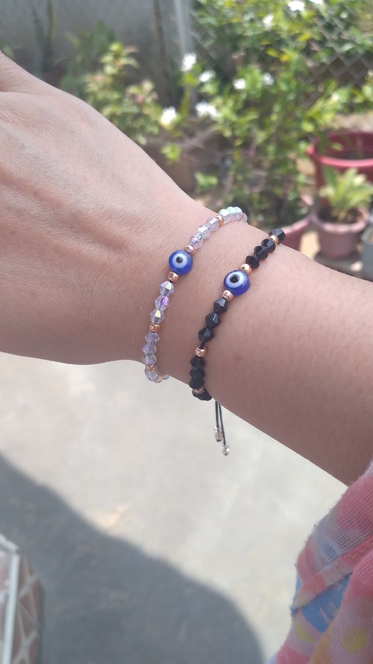 How To Make Evil Eye Bracelet, Evil Eye Bracelet Ideas, Evil Eye Jewelry Diy, Evil Eye Bracelet Diy, Clay Bead Necklace, Aesthetic Accessories, Diy Bracelets Tutorials, Action Pose, Color Drawing