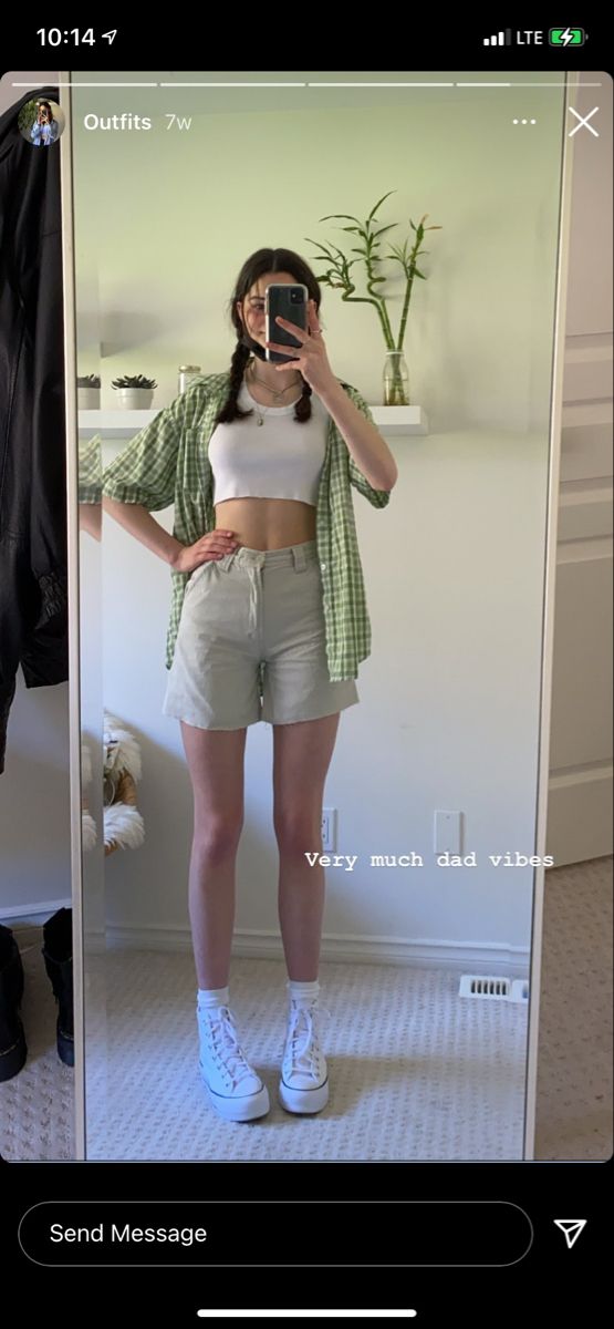 White Converse Outfit Spring, White Converse Outfit Summer, Converse Outfit Spring, White Shorts Outfit Summer, Converse Outfit Summer, Green Shorts Outfit, Korean Spring Outfits, Kate Brock, White Shorts Outfit