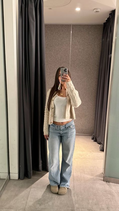 Cute Winter Outfit With Jeans, Pretty Basic Outfits, Basic But Elevated Outfits, Cute Bday Outfits For School, My Outfit Online, Cold Outfit Ideas For School, Winter Outfit Basics, 51 Degree Weather Outfit, Simple But Cute Outfits For School