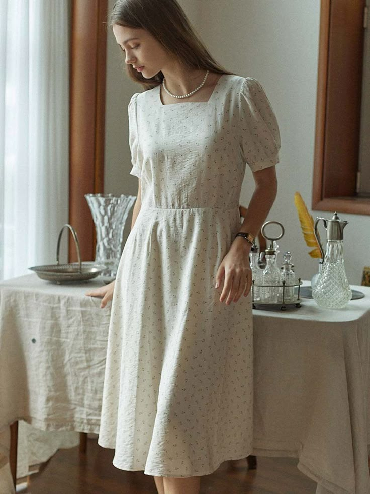 Dresses Knee Length, Feminine Wardrobe, Dress With Sleeves, Half Sleeve Dresses, Feminine Dress, House Dress, Everyday Dresses, Knee Length Dresses, Linen Dresses